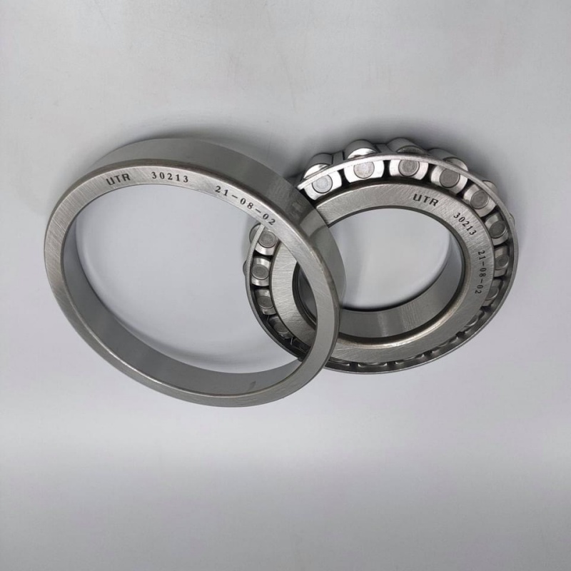 Side-by-side comparison of spherical, tapered, and cylindrical roller bearings for heavy loads